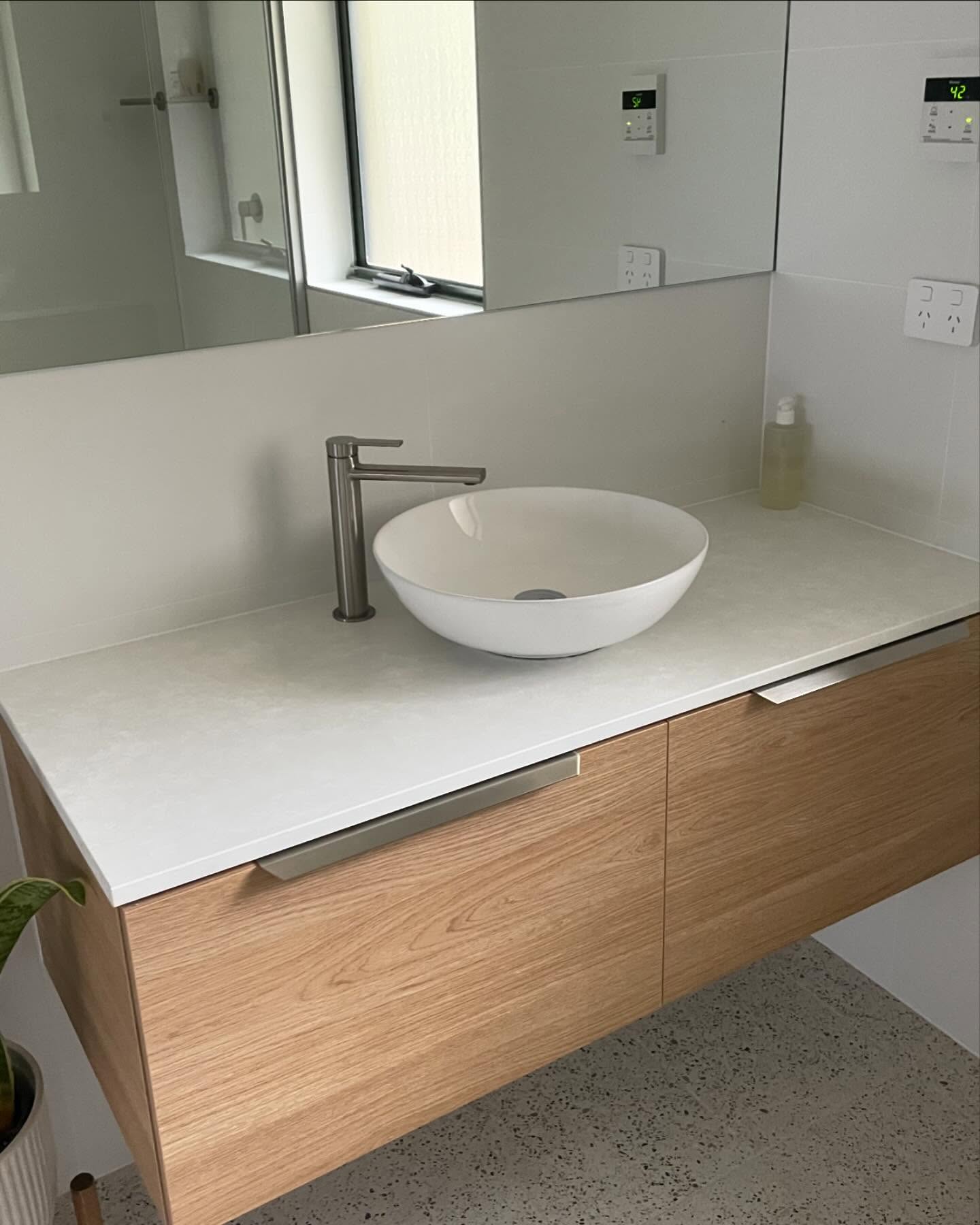 Custom vanity & vessel basin